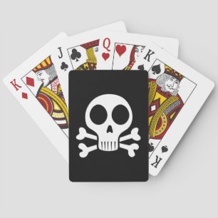 Jeu De Cartes Crâne éffrayant sur un arrière - plan noir