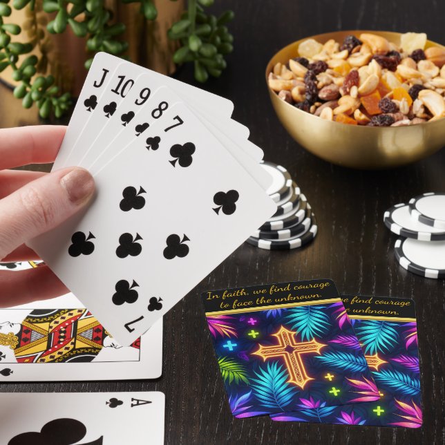 Jeu De Cartes Croix vibrante au milieu du feuillage tropical (In Situ)