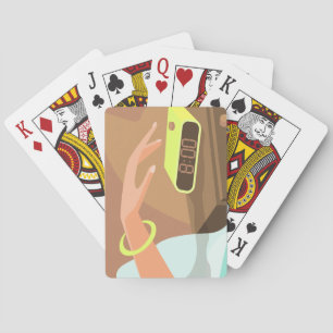 Jeu De Cartes Filles main poussant sur le bouton snooze du révei