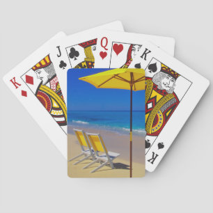 Jeu De Cartes Parapluie de plage jaune et chaises sur plage imma