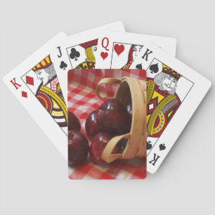 Jeu De Cartes Pommes de pays sur une nappe À damiers