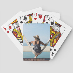 Jeu De Cartes Une Femme Assis Sur Un Hamac Dans Un Petit Hôtel