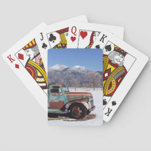 Jeu De Cartes Vieux camion assis dans le champ