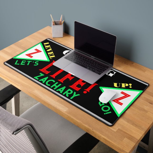Jeu vidéo Géométrique Noir Vert Rouge Monogramme (Bureau 2)