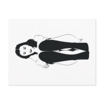 Jeune femme assise