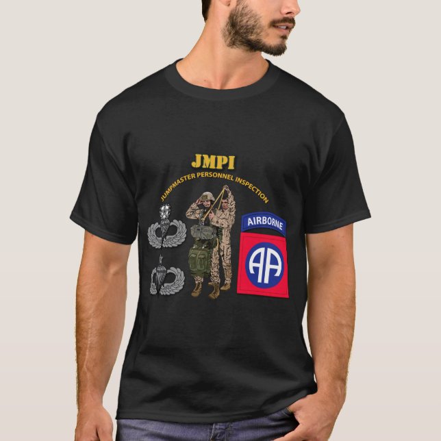 JMPI - 82. Im Flugzeug Div. V1.png T-Shirt (Vorderseite)