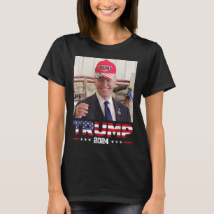 Joe Biden trägt einen Trump-Hut T-Shirt