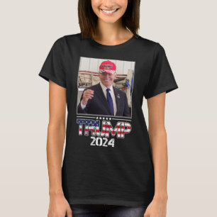 Joe Biden trägt einen Trump-Hut-Wahl 2024 Funny T-Shirt