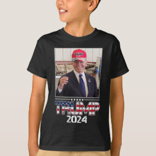 Joe Biden trägt einen Trump-Hut Wahl 2024 Lustig T-Shirt
