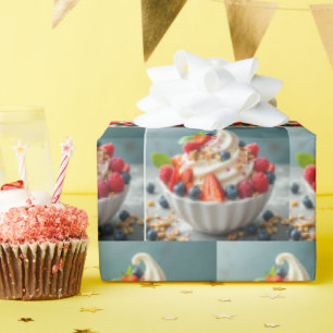 Jogurt, gefroren, mit Bereren und Granola Geschenkpapier