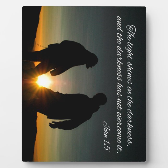 John 1:5 Das Licht strahlt in der Finsternis und Fotoplatte (Vorderseite)