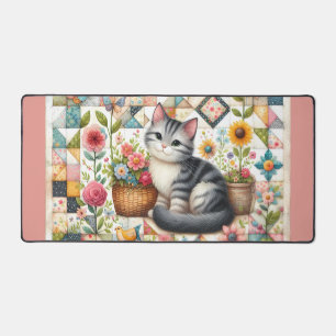 Joli Chat sur Courtepoint Floral Cottagecore