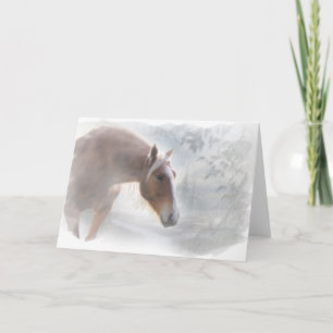 Joli cheval dans la carte de note neige