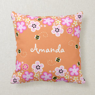Joli coussin de fleurs et d'abeilles