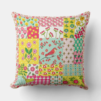 Joli coussin de style floral nature.