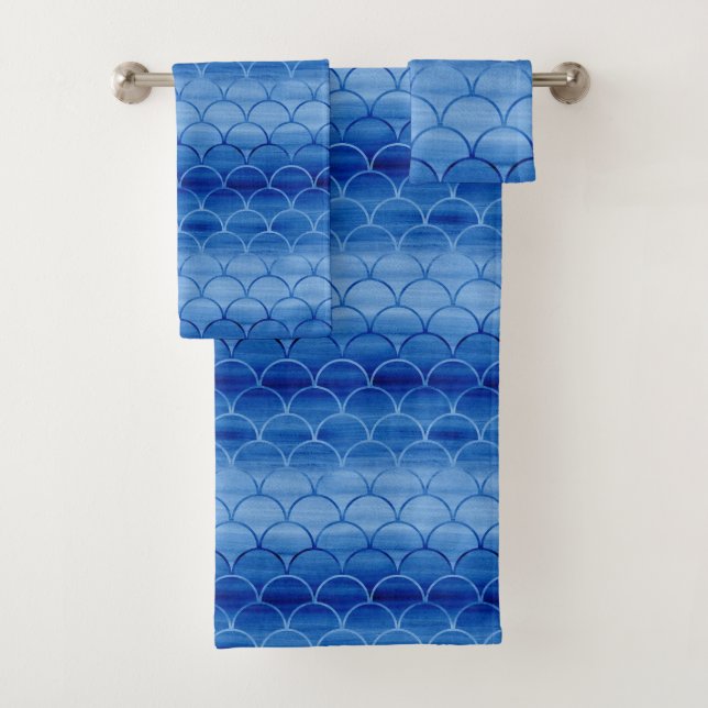 Joli ensemble de serviettes Motif à échelle d'aqua (En situation)