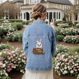 Joli lapin blanc dans un oeuf au chocolat Joyeux P
