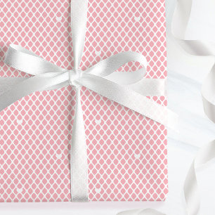Joli papier cadeau coeur en treillis maille rose p
