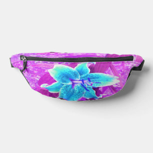 Jolie Aqua Blue Stargazer Lily sur violet