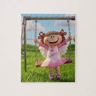 Jolie Fille aux Bonbons sur Balançoire Puzzle Ad