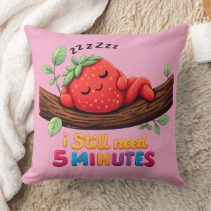 Jolie Fraise Endormie – Coussin de 50 cm