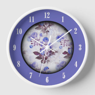 Jolie horloge à fleurs violettes avec douze chiffr