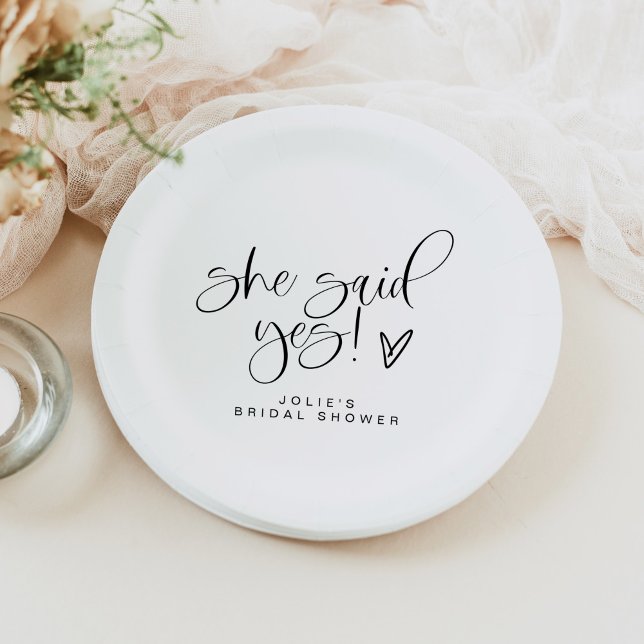 JOLIE Minimalistisch She Said Yes Heart Brautparty Pappteller (Von Creator hochgeladen)