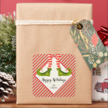 Jolly Christmas Elf Legs Stripes Holiday SQUARE Quadratischer Aufkleber<br><div class="desc">Freuen Sie sich auf frisch gestrichene, rot-Elfenbeingestreibe Strumpfhosen und grüne Stiefel mit Glocken und Ihre Weihnachtsdetails in schicker Schrift. Diese SQUARE Aufkleber (in 2 Größen) sind für Gastgeschenke, Geschenke, Einladungsumschläge, hausgemachte Essgeschenke und vieles mehr geeignet. ***ALLE SHAPES sind bereits für Sie in unserem Shop fertig und sehen die MATCHING-Artikel in...</div>