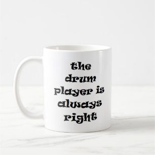 joueur de tambour toujours droit tasse de café