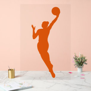Joueuse de basket-ball féminine dynamique Concepti
