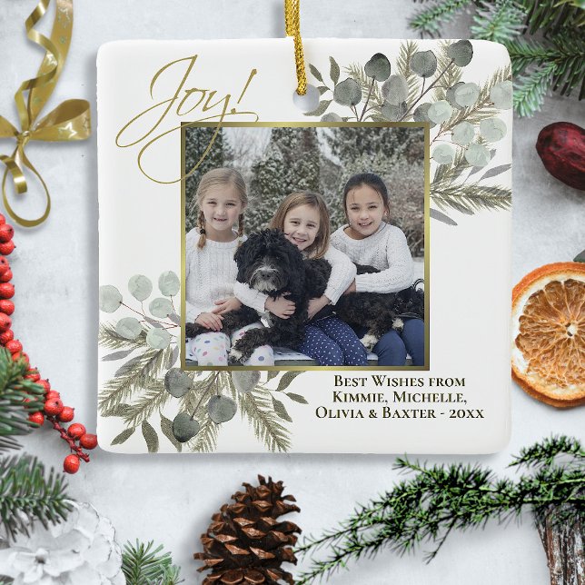 Joy! Elegantes Eukalyptus & Pine Holiday Foto Keramikornament (with decorations)