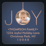 JOY Foto Navy Blue Christmas Return Address Label Quadratischer Aufkleber<br><div class="desc">Feiern Sie die einfachen Freuden der Saison mit diesen maßgeschneiderten Foto Marine blau und Imitate Kupfer Platz Rücksendeadressen-Aufkleber / Umschlag Aufkleber. Text auf dieser Vorlage ist leicht anzupassen. (IMAGE PLACEMENT TIP: Eine Möglichkeit, ein Foto genau so zu zentrieren, wie Sie gewollt haben, besteht darin, es einzuschneiden, bevor Sie es auf...</div>