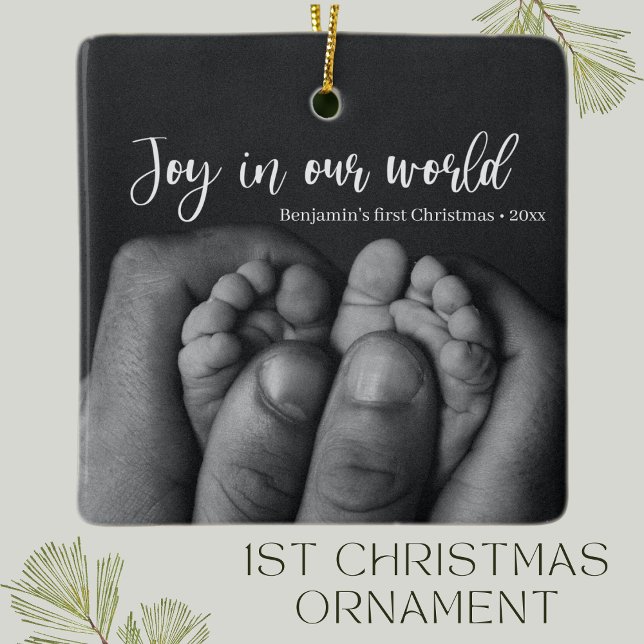 "Joy in our world" Der erste Weihnachtsurlaub des  Keramikornament (Joy in our world baby's first christmas holiday ornament with baby photo and script writing)