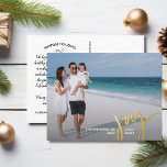 Joy Liebe Peace Large Foto Weihnachtsbrief Gold Folien Feiertagspostkarte<br><div class="desc">Mit dieser festlichen Postkarte mit "JOY" in einem handgezeichnet Typografie-Schriftart in Echtgoldfolie - Set gegen Ihr Foto - senden Sie besondere Urlaubswünsche aus. Fügen Sie einfach Ihren Namen und benutzerdefinierten Text zu der Vorderseite und Ihre eigenen typisierten Feiertag Gruß auf die Rückseite oder löschen Sie die Notiz, um Platz für...</div>
