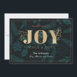 JOY Navy Blue Holiday Floral Pine Christmas Card Feiertagskarte<br><div class="desc">Die schicke und elegante Weihnachtskarte "JOY, PEACE & LIEBE" enthält das Wort "JOY" in den Imitaten Goldfolie und Blumenmuster im Urlaubssaal von Poinsettias , Kiefer-Blätter, heiligen Blätter und Beeren auf tiefblau / Mitternachtsblau. Die Rückseite ist mit tiefblauem marineblau-Hintergrund mit Blumenmotiven ausgestattet. Personalisieren Sie es für Ihre Bedürfnisse. In meinem Geschäft...</div>