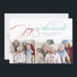 Joy to the World Script | Rot/leicht blau Feiertagskarte<br><div class="desc">Dieses Design enthält den Satz "Joy To The World" in einem eleganten Script-Schriftart. Das Wort "Freude" ist rot,  und die Worte "für die Welt" sind hellblau. Auf der Rückseite sind hellblaue und weiße diagonale Streifen. Personalisieren Sie es mit Ihren Fotos und Gruß.</div>