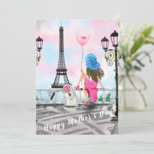 Joyeuse carte de fête des mères femme avec ballon (Debout devant)