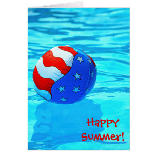 Joyeux ballon de plage d'été dans la piscine