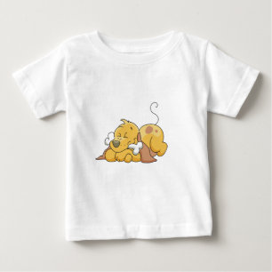 Joyeux Chien avec T-shirts et cadeaux d'os