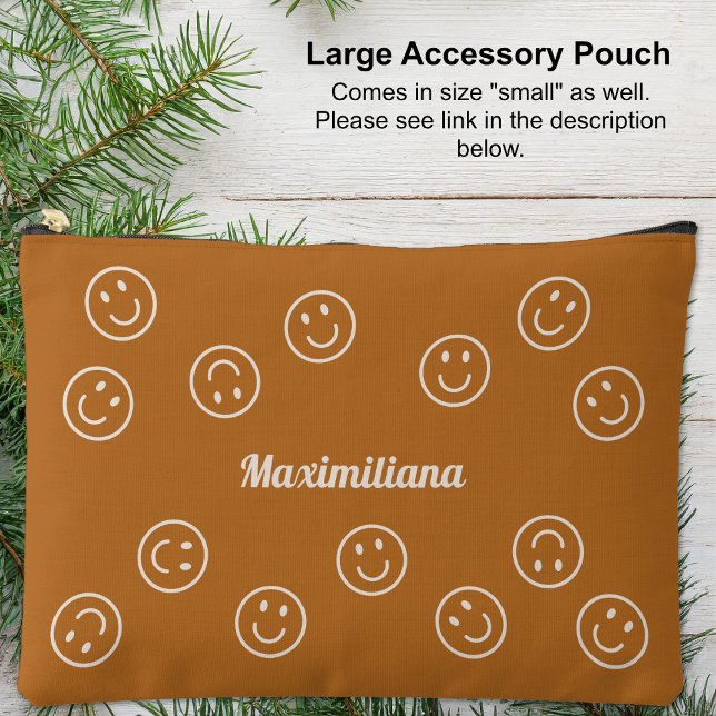 Joyeux visages sur Boho Brown - LARGE pochette d'a (Happy Faces on Boho Brown - LARGE Accessory Pouch by Leapfroglisics Shop)