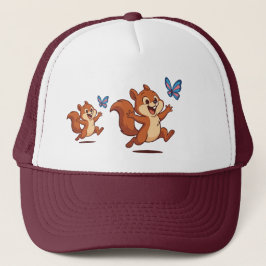 Joyful Chase – Happy Squirrel & Butterfly Truckerkappe