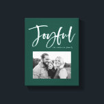 Joyful Script | Grün Leinwanddruck<br><div class="desc">Zeigen Sie Ihr Lieblings-Foto mit unserem Joyful-Script-Leinwand-Druck. Der Leinwand-Druck enthält das Wort "Joyful" in einem weißen,  handgeschriebenen Schrift mit dem Foto,  das in grün gerahmt ist. Personalisieren Sie den Ausdruck,  indem Sie Ihren Namen oder benutzerdefinierten Text hinzufügen.</div>