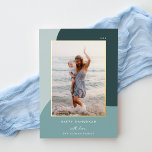 Joyful Shades Vertical Foto Hanukkah Folien Feiertagskarte<br><div class="desc">Ein elegantes und elegantes Hanukkah-Kartendesign mit einem vertikal oder porträtorientierten Single auf einem Hintergrund Bio Formen in Waldgrün. Personalisieren Sie mit Ihrem Familiennamen und der individuellen Hanukka-Begrüßung für die perfekte Touch dieser naturlich inspiriert Urlaubsfotokarten.</div>