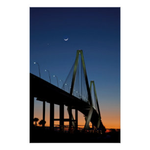 Jr.-Brücke Arthur-Ravenel an der Dämmerung Poster