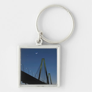 Jr.-Brücke Arthur-Ravenel an der Dämmerung Schlüsselanhänger