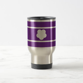 Ju vont tasse de voyage de Ju avec le tarte de