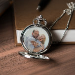Jubiläum Foto Personalisiert Taschenuhr<br><div class="desc">Elegantes Design mit personalisiertem Foto,  perfekt für Weihnachtsgeschenke,  als Vatertagsgeschenk,  Hochzeitstag,  etc.</div>