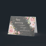 Jubiläumsjahr: Floral Daughter & Tochter Karte<br><div class="desc">Happy Hochzeitstag-Karte für Tochter und Tochter im Gesetz mit eleganten rot-rosa Aquarell-Blume und Chalkboard-Hintergrund und Herz-Filz Vers.</div>
