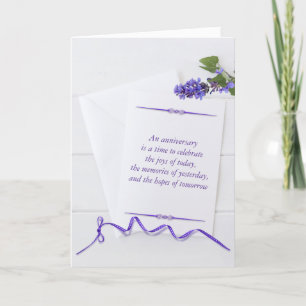 Jubiläumskarte mit violetten Blumen Karte