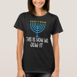 Jüdische Hanukkah Menorah spendet dies ist, wie wi T-Shirt<br><div class="desc">Die jüdische Hanukka Menorah spendet dies ist,  wie wir sie jüdischen_1</div>